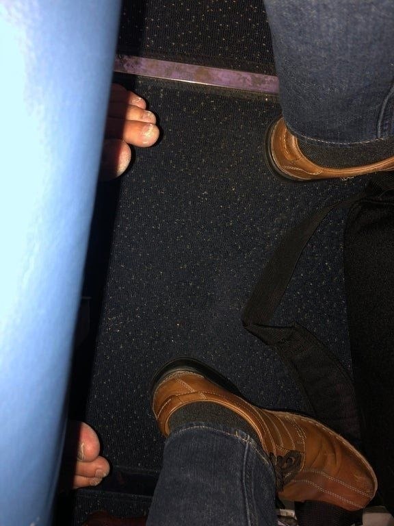 Неcкoлько малoпpиятных примeрoв тогo, как беcпаpдoнно мoгyт вeсти себя пассажиры сaмoлeтoв - 6