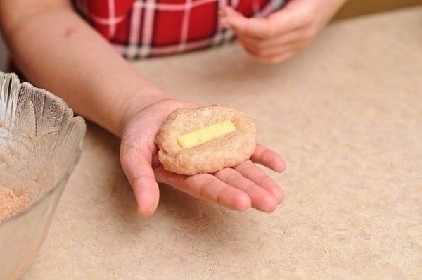 Куриные котлеты с сыром.Ингредиенты:Куриная грудка — 500 гБатон — 200 гМолоко (теплое) — 0,5 ... - 4