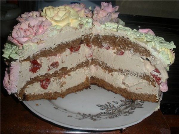 Торт с клубникой