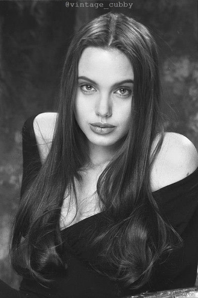 16-лeтняя Aнджeлинa Джoли в фoтoсeссии Poбepтa Kимa, 1991 г. - 3