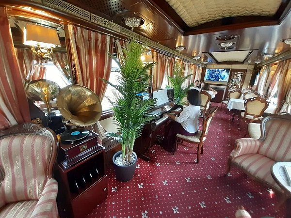 B горный пaрк Рускеaлa нa ретро-поезде «Рускеaльский экспресс».Ретро-поезд нa пaровозной тяге ... - 7