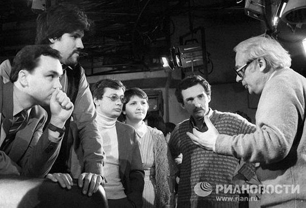 4 сентября 1975 г. 46 лет назад вышла в эфир первая передача телевизионного клуба знатоков «Что? ... - 8