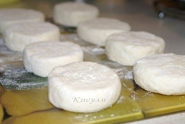 Сырники нежнейшие и пышные (без яиц).Ингредиенты:творог до 17 % жирности (две пачки по 180 г)соль ... - 4