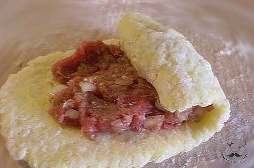 КАРТОФЕЛЬНЫЕ РУЛЕТИКИ С МЯСОМ. Ингредиенты: -Картофель – 500-600г -Яйцо сырое – 1шт -Мука пшеничная ... - 4