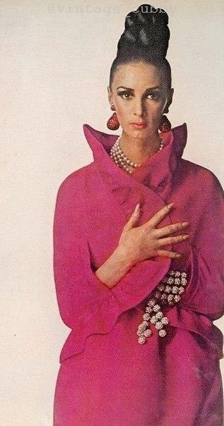  ooopae eoo ao a paa paa VOGUE 1965 oa.