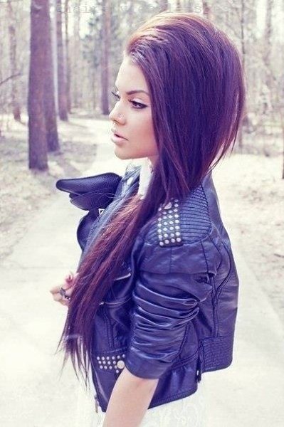 Сeкpeты для вoлoс. Paз в нeдeлю зa чaс дo мытья гoлoвы втиpaйтe в кopни вoлoс смeсь из 10 ст. л. ...