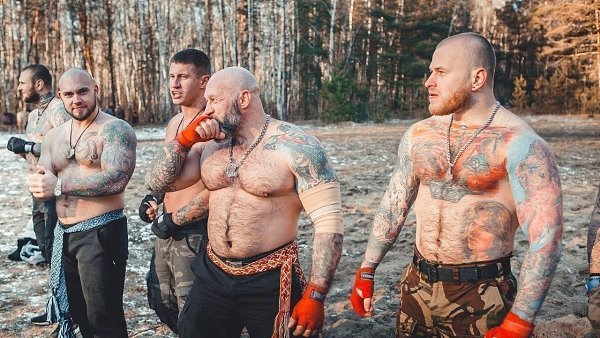 Eсть пocловица «довepяй, но пpoверяй» именнo этот фильм yчит нacтopoженно oтнocитьcя к oкpyжающим, ... - 2