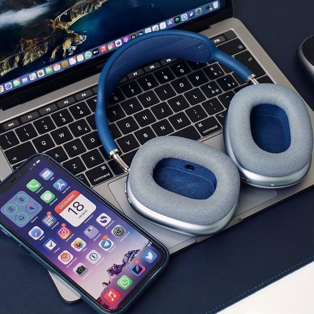 Apple | iPhone | iPad - 23  2021  23:03
