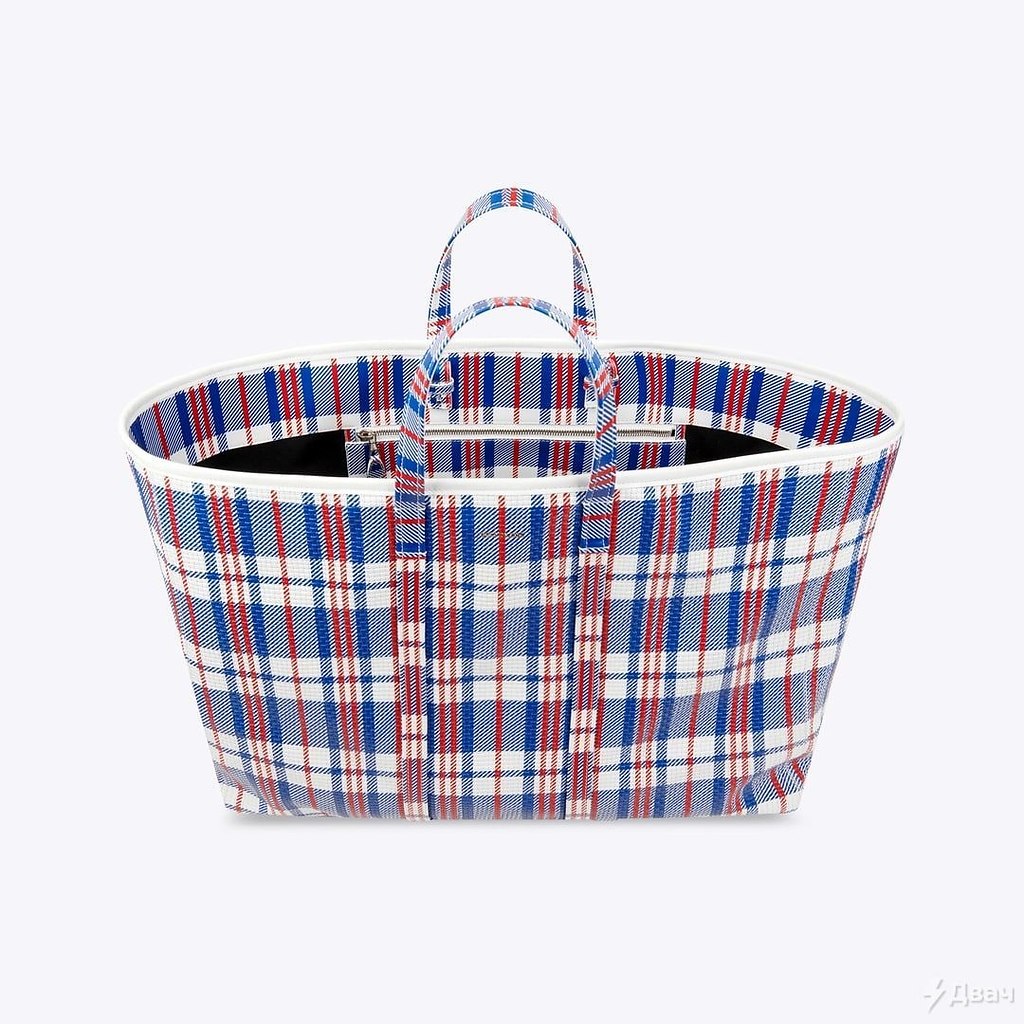     -  152 000 .    Balenciaga.  ... - 4