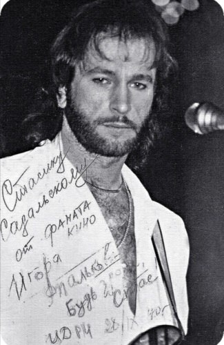 "1991 год был тяжёлым. Развал Союза, танки в Москве, люди, раздавленные гусеницами этих танков. ...