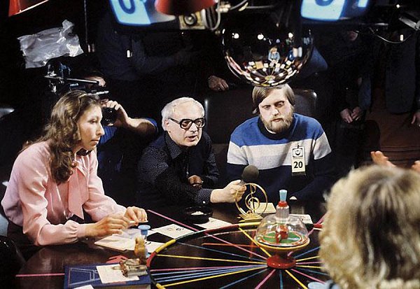 4 сентября 1975 г. 46 лет назад вышла в эфир первая передача телевизионного клуба знатоков «Что? ... - 7