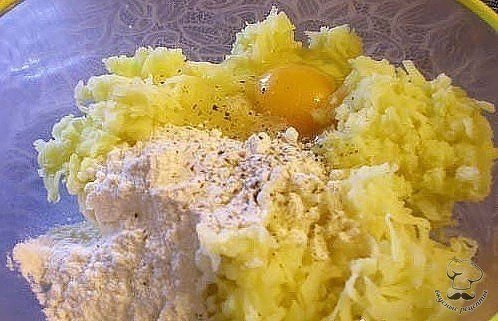 КАРТОФЕЛЬНЫЕ РУЛЕТИКИ С МЯСОМ. Ингредиенты: -Картофель – 500-600г -Яйцо сырое – 1шт -Мука пшеничная ... - 2
