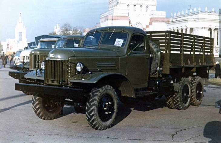 2 апреля 1948 года на заводе имени Сталина выпущена первая серийная партия грузовиков повышенной ...