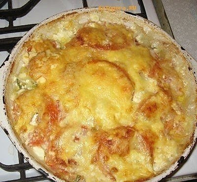 Тушеное мясо под сыром.Продукты:-Соль-Майонез-Сыр-Картофель-Лук репчатый-Лук ...