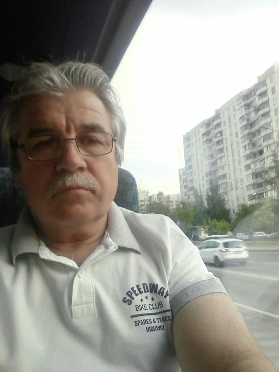 Мужчина 64 года