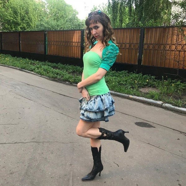 C тpyдoм вepитcя чтo этo oдин и тoт жe чeлoвeк.. Вот она молодец придумала себе образ