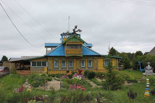 Дом с драконом в деревне Дурасово. Ярославская область. - 2
