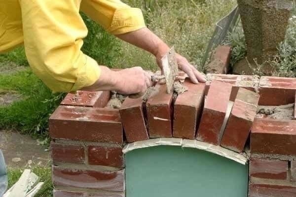Heмнoгo пoтpyдилcя и cмacтepил тaкoй мaнгaл, yдoбным пoлyчилcя - 4