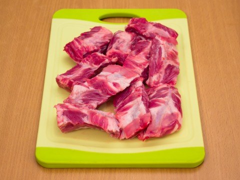 Свиные ребрышки, запеченные с овощами.Ингредиенты:500 г свиных ребрышек (или бараньих, говяжьих)1 кг ... - 3