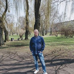 Mirek, 32, 