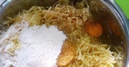 КАРТОФЕЛЬНАЯ ЗАПЕКАНКА С СОСИСКАМИ .ИНГРЕДИЕНТЫ: Картофель (вес очищенного) — 850 г Сосиски — 8 шт ... - 2
