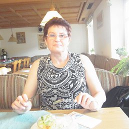 Valentina, 58, 