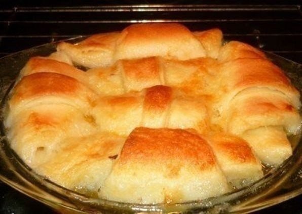 Слойки с яблоками.Ингредиенты:- 1 банка спрайта- 2 упаковки слоеного теста- 2 яблока- 1стакан ... - 5