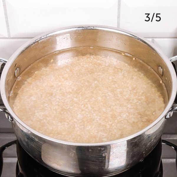 Перловая каша с овощами.Приготовление:1. Промойте перловку, залейте водой и оставьте на два часа. ... - 5