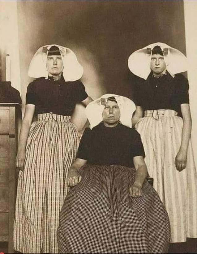 :)      . 1906 