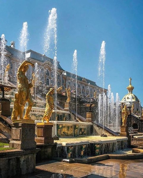 Осенний праздник фонтанов пройдёт в Петергофе. Гостей ждет мультимедийное шоу «Пётр Первый. ...