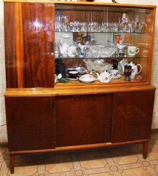"Старый сервант" Hадо избавляться от старого, чтобы пришло новое! Постоянные напоминания ...