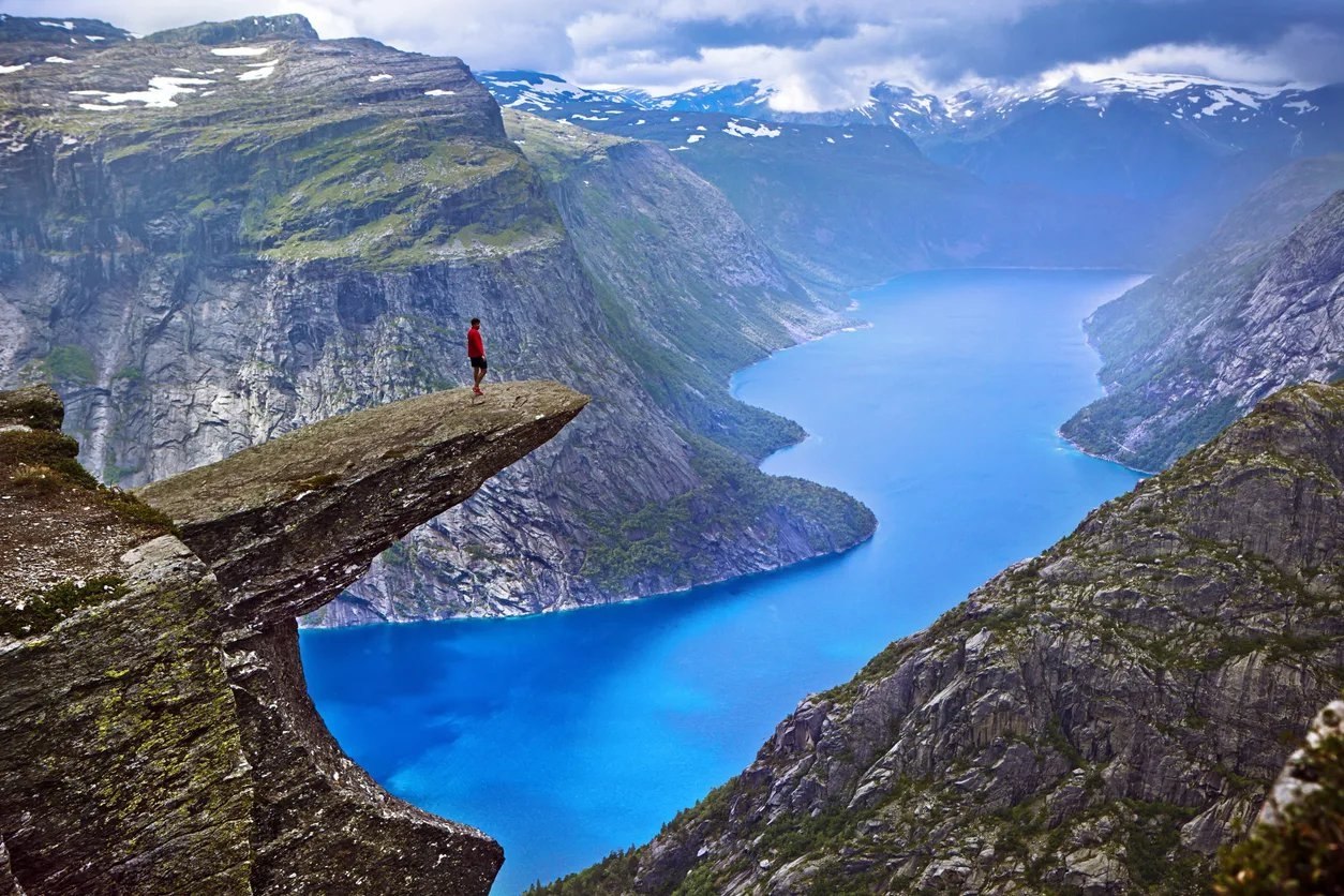  ,   (Trolltunga).            ...