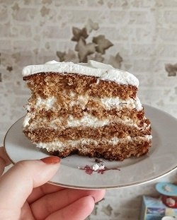 РЕЦЕПТ НЕЖНОГО МЕДОВОГО ТОРТА. Ингредиенты: Мука - 150 г Яица - 4 шт Мед - 100 г Сода - 1 ч.л. ...