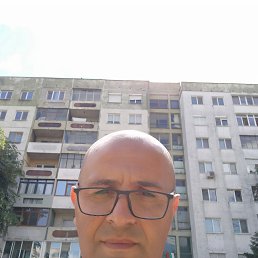 Petar, 48, 