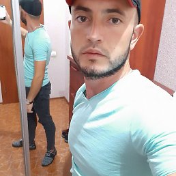 Max, , 41 