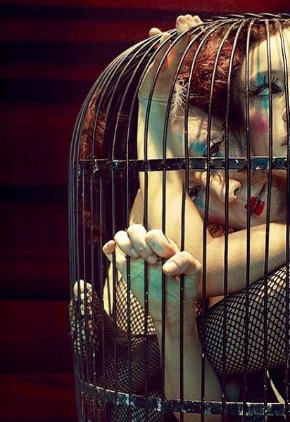 ЗАЧЕМ ТЫ СЕБЯ ЗАКОПАЛА?! Так и хочется сказать многим девочкам.Смотришь на нее в иг, в жизни. ...