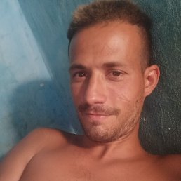 Poncho, 32, 