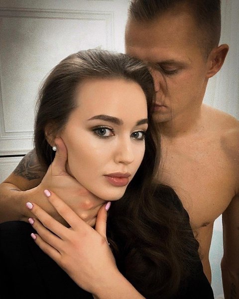 Идеальный муж и отец Дима Тарасов щедр на подарки любимой жене. Так, ранее он подарил ей чужой ... - 2