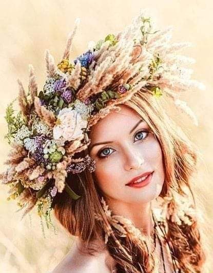 :).Родные , близкие , друзья !И все , кого не знаю я .Цените молодость своюИ не впадайте вы в тоску ...
