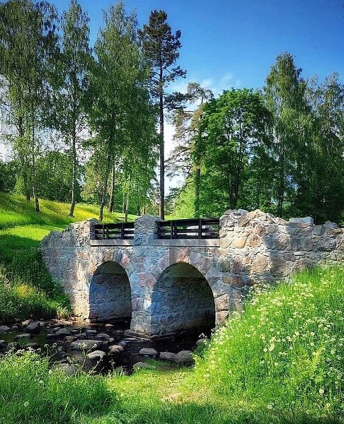 Как чудесно летом в Ораниенбауме.Парк состоит из двух частеи: регулярного Нижнего сада и пеизажного ... - 2