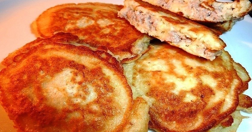 ОЛАДЬИ МЯСНЫЕ НА СКОРУЮ РУКУ.ИНГРЕДИЕНТЫ: кефир - 1 л фарш мясной - 400 г яйца - 2 шт. мука - 1 ...