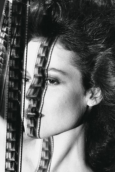 Огненная Сигурни Уивер в объективе Хельмута Ньютона, Vogue Italia, 1983 год.