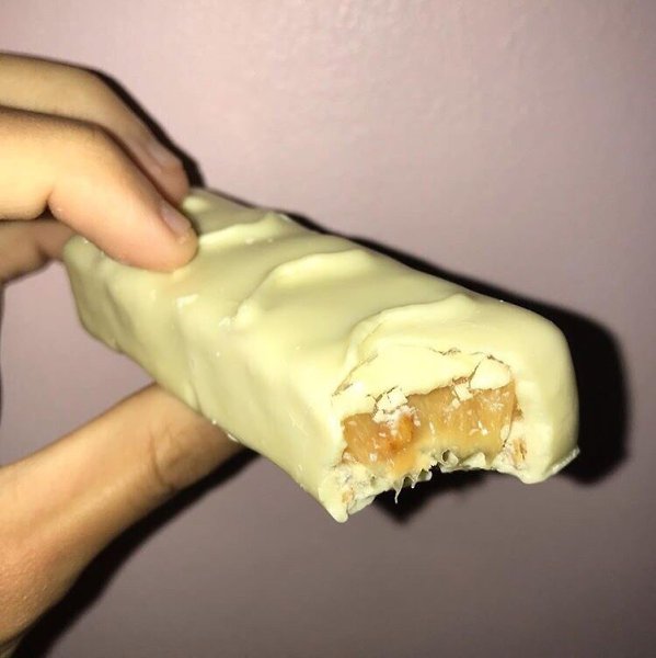 Я из тех психов, что любят больше белый шоколад, чем черный.