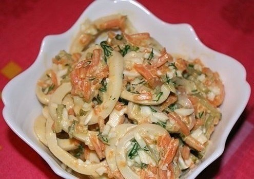 Салат с кальмарами
