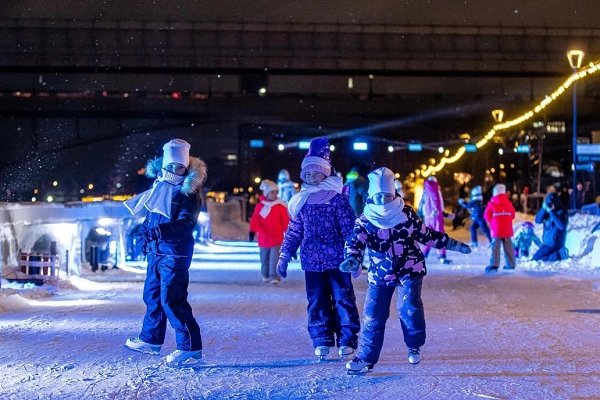 Самый большой каток в России, Новосибирск.Длина катка составила 1300 метров
