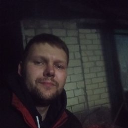 Aleks, 33, 