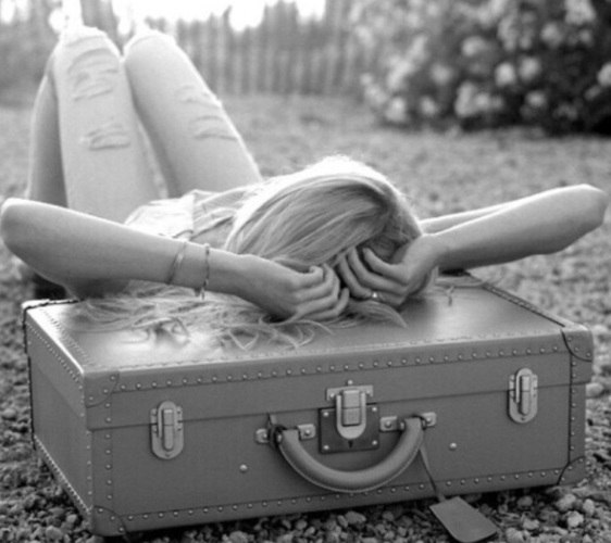 Если мужчина не ваш —.Это не принц, а багаж...Это обиды и гнев...Это банальный припев...Если мужчина ...