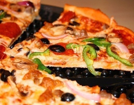 ТОП-5 РЕЦЕПТОВ ВКУСНОЙ ПИЦЦЫ .1.КЛАССИЧЕСКАЯ ПЕПЕРОНИИНГРЕДИЕНТЫ: 250 гр Теста для пиццы 170 гр Сыр ... - 2