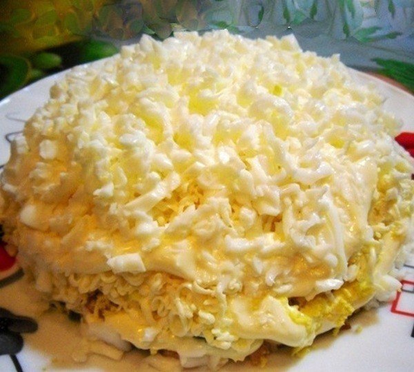 Салат «Невеста» — праздничный, красивый, нежный, воздушный. Копченую курицу можно заменить жареным ...