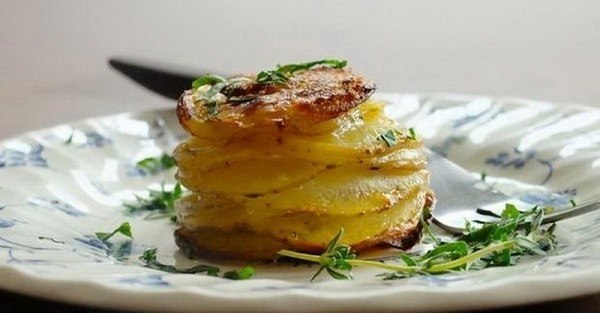 Башенки из картофеля.Ингредиенты1 кг картофеля6–8 ст. л. размягченного сливочного масласоль, перец ...